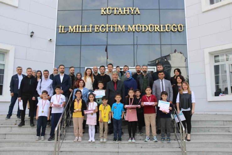 Kütahya’da akıl ve zeka oyunları turnuvası ödül töreni