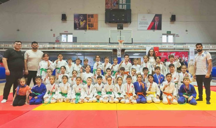 Yunusemreli minik judocular madalyaya doymuyor