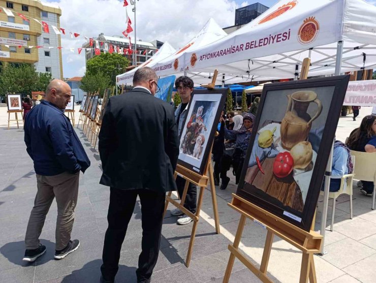 Lise öğrencilerinin sergisi büyük ilgi gördü
