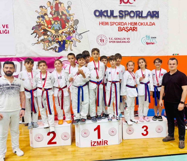 İzmir taekwondo müsabakalarında Aliağa’da 20 madalya sevinci