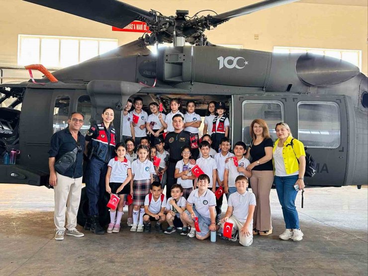 Jandarma, minik öğrencileri ağırladı