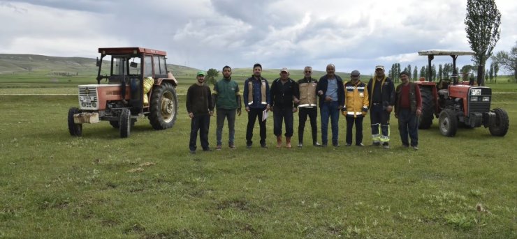 Bayburt’ta 185 dekar mera alanında gübreleme çalışması yapıldı