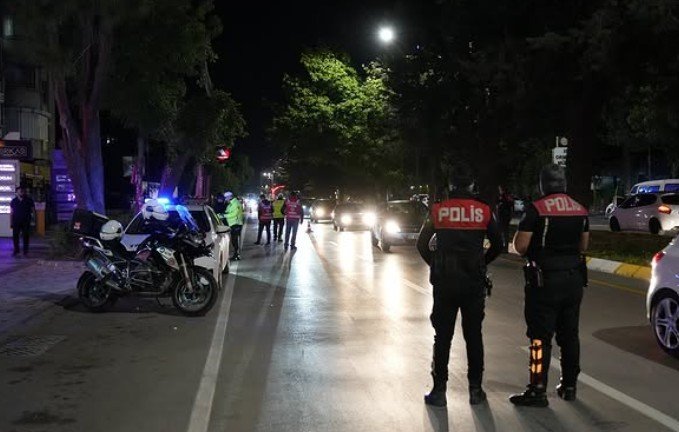 Isparta’da bir saatte 12 araç ve sürücüsüne idari para cezası uygulandı