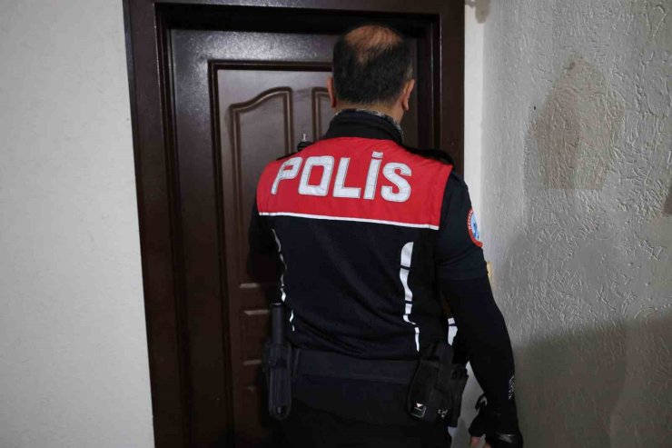 Mersin’de 54 adrese operasyon: 89 aranan şahıs yakalandı