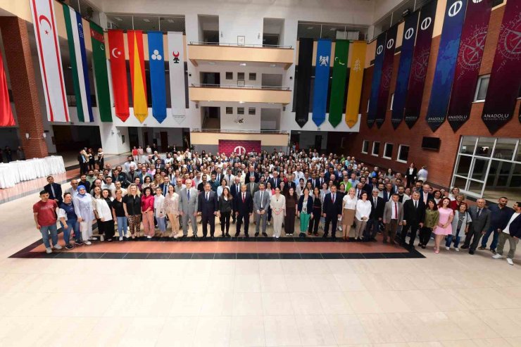 Anadolu Üniversitesi bayramlaşma töreninde bir araya geldi