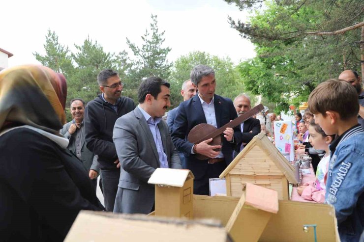 Bayburt’ta Minik Eller Tasarlıyor Sergisi ve Harezmi Dönem Sonu Sergisi açıldı