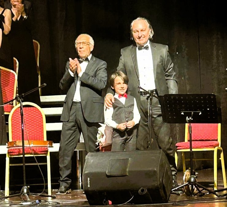 5 yaşındaki ritim ustası Bora 10. konserine hazırlanıyor