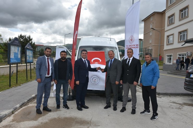 Erzurum Gençlik Spor Kulübü’ne yeni minibüs