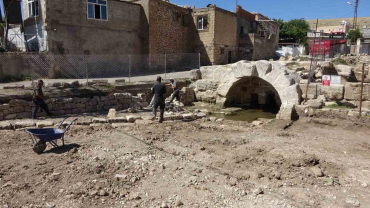 Perre Antik Kentteki kazılar Roma Çeşmesi’nden başladı