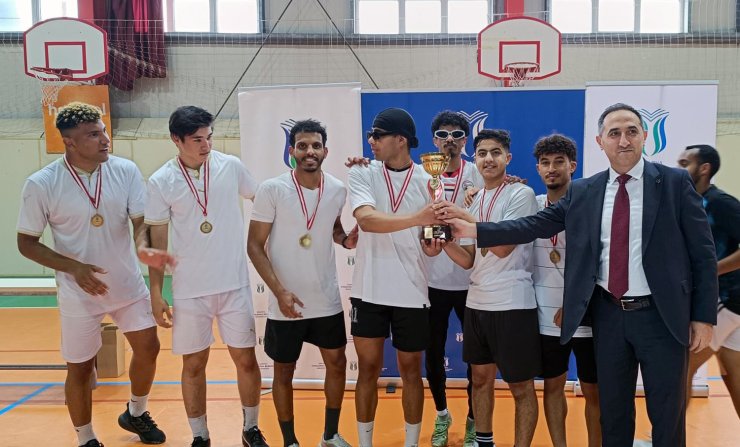 Futsal turnuvasında şampiyonlar ödüllerini aldı