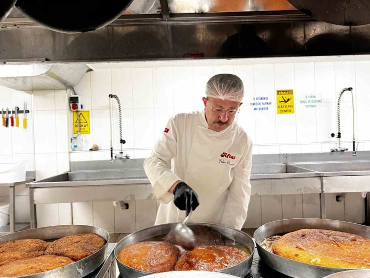Afyonkarahisar’da kaymaklı ekmek kadayıfına bu bayramda ilgi yoğun
