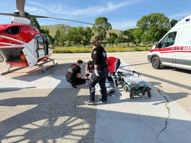 Ağrı’da nöbet geçiren 4 yaşındaki çocuk için ambulans helikopter havalandı