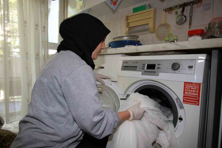 Bayram öncesi evde bakım hizmetiyle yaşlı ve engellilerin yüzü güldü