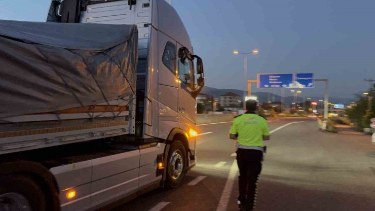 Yasak olmasına rağmen yola çıktı, cezayı yedi