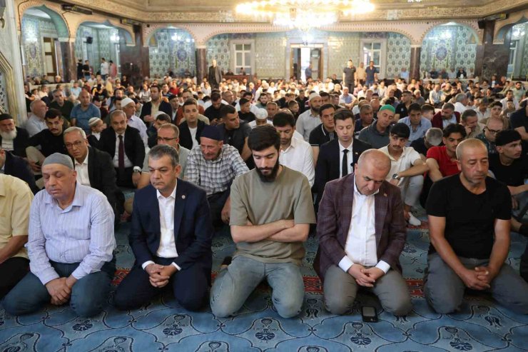 Bayram namazında camiler doldu