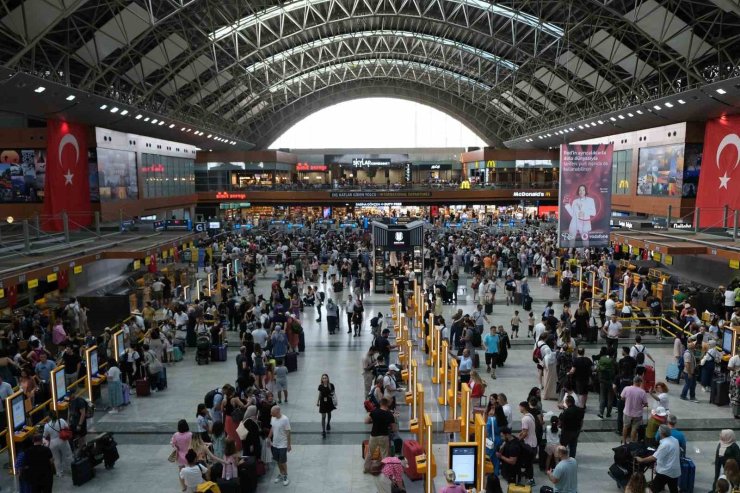 Sabiha Gökçen Havalimanı’nda bayram yoğunluğu: Uçuş ve yolcu sayısında rekor artış bekleniyor