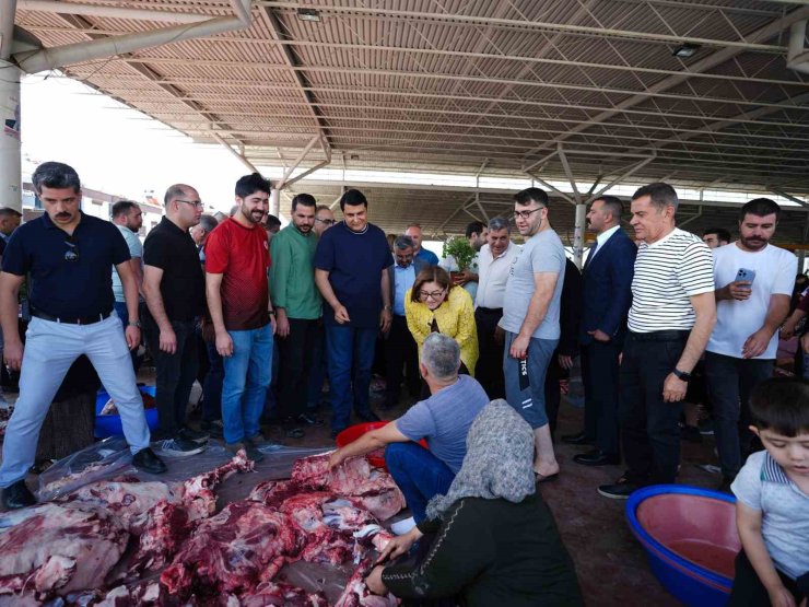 Yılmaz ve Şahin vatandaşlarla bayramlaştı