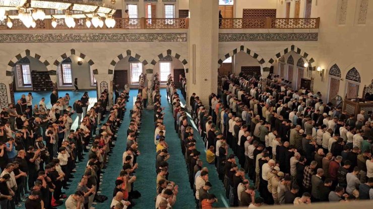 Zonguldak’ta bayram namazı kılındı