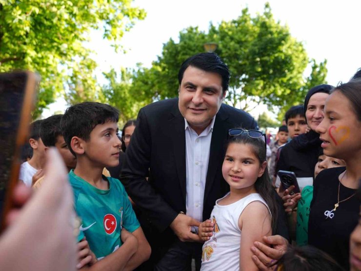 Başkan Yılmaz’dan çocuklara sürpriz ziyaret