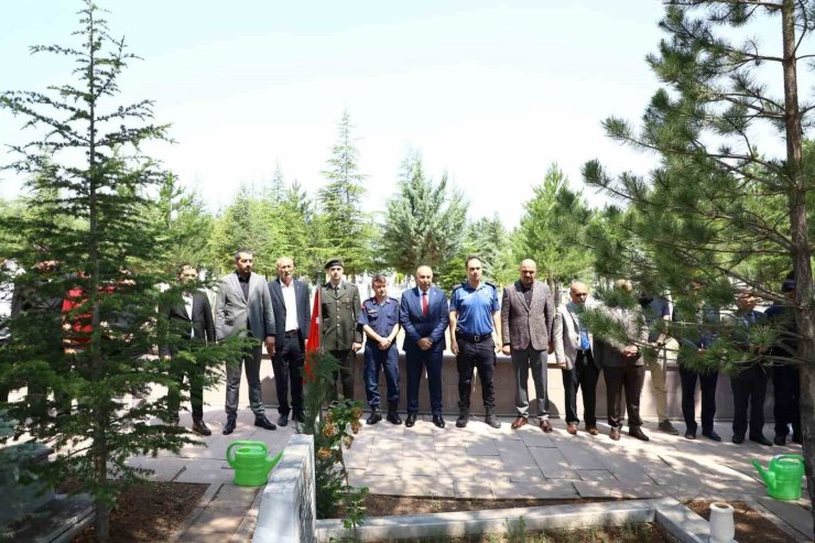 Alaca protokolü bayramda şehitleri unutmadı