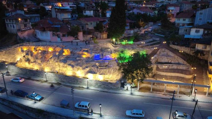 Atıl alan, göz kamaştıran şelaleye dönüştü