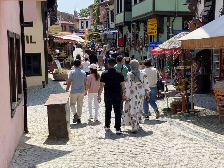 Turistler bayram tatilinde Tarihi Odunpazarı Evleri’ni ziyaret etti