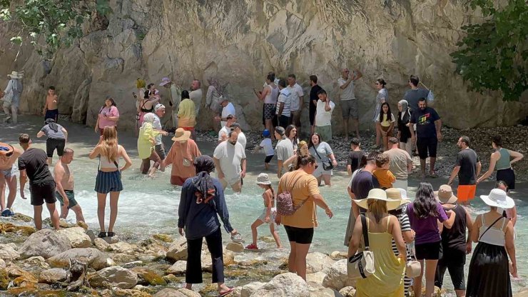 Saklıkent Kanyonu’nda bayram yoğunluğu