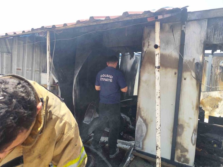 Yanan konteynerler paniğe neden oldu