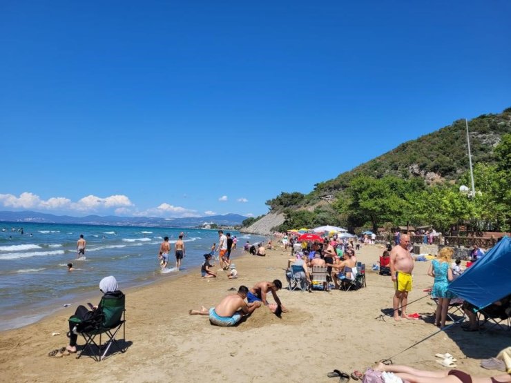 Dilek Yarımadası ve Tavşanburnu tatilcilerin akınına uğradı