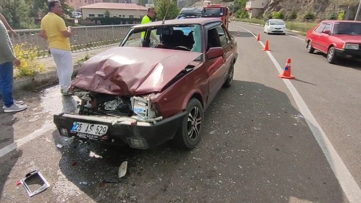 Tortum’da trafik kazası: 3 yaralı