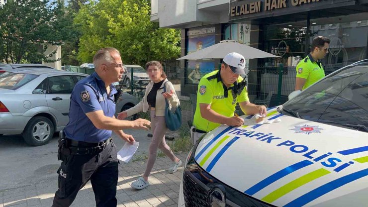Sabah saatlerinde alkollü kadın sürücünün kullandığı araç tatlıcı dükkânına daldı, faciadan dönüldü
