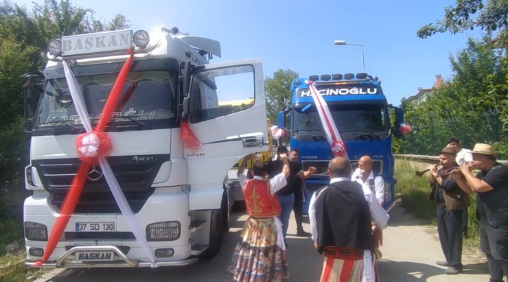 Dünyaevine giren tır şoförüne arkadaşlarından tırlı konvoy