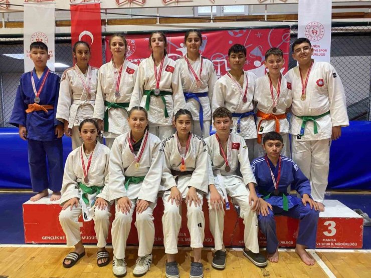 Salihlili judocuların yıldızı, bu kez Manisa’da parladı