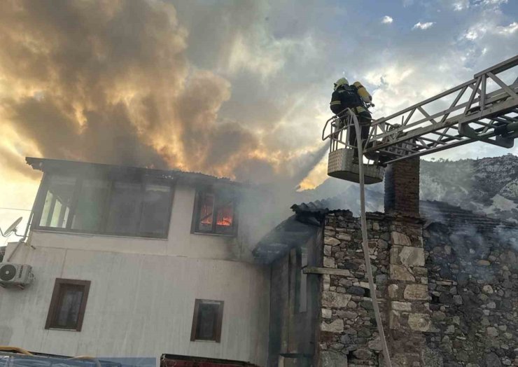 Muğla Büyükşehir itfaiyesi bayram tatilinde 121 olaya müdahale etti