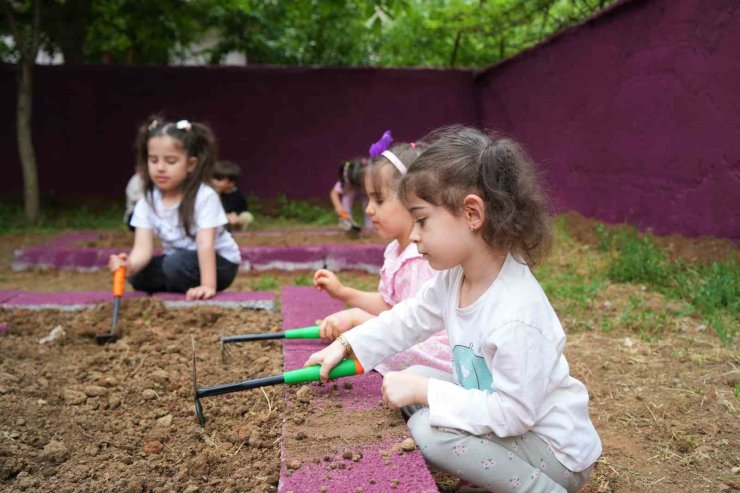 Muş’ta minik öğrenciler toprakla buluştu