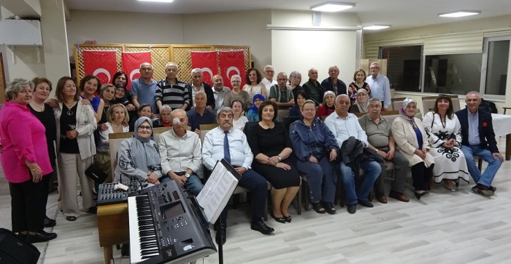 Tunçbilek Lisesi ilk mezunları 50. yıl buluşmasında duygusal anlar yaşadı