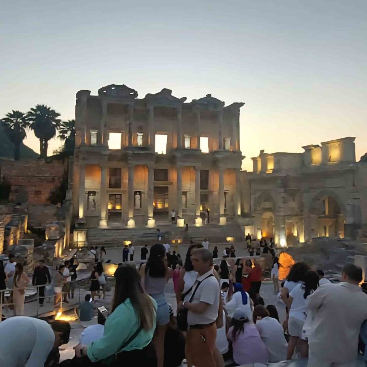 Bayramda yüz binlerce insan kültürel rotalara yöneldi