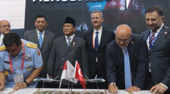 Bakan Kacır: "48 adet KAAN’ın Türkiye’de üretilerek Endonezya’ya ihraç edilmesi projesi ülkelerimiz için hayırlı olsun"