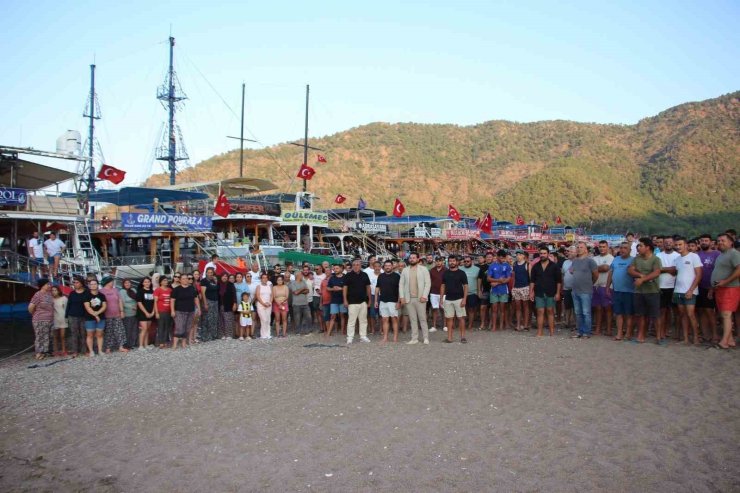 Sahile yanaşamayan tur tekneleri kornalı eylem yaptı