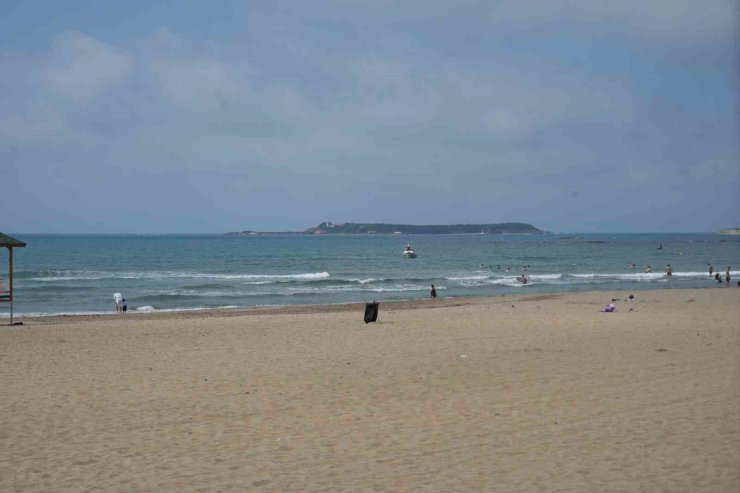 Denizde kaybolduğu iddia edilen genci arama çalışmaları 22 saattir sürüyor