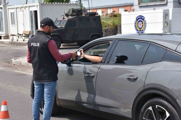 Kars’ta polis adeta göz açtırmıyor