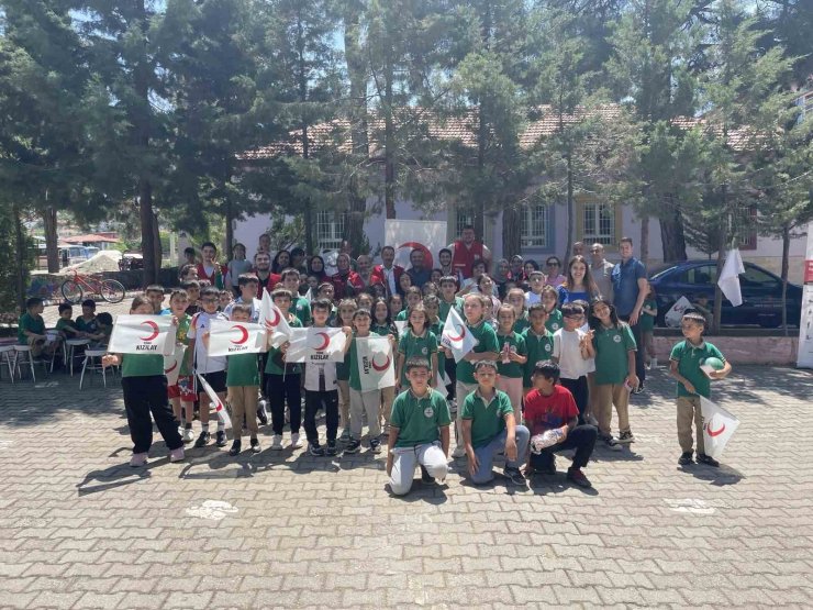 Baklan’da ‘Kalpten Kalbe Kızılay’ etkinliği hem eğitti hem de eğlendirdi