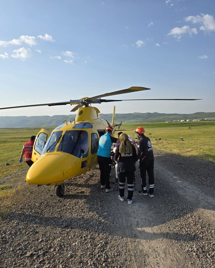 Bingöl’de yolcu otobüsü devrildi: 3 yaralı