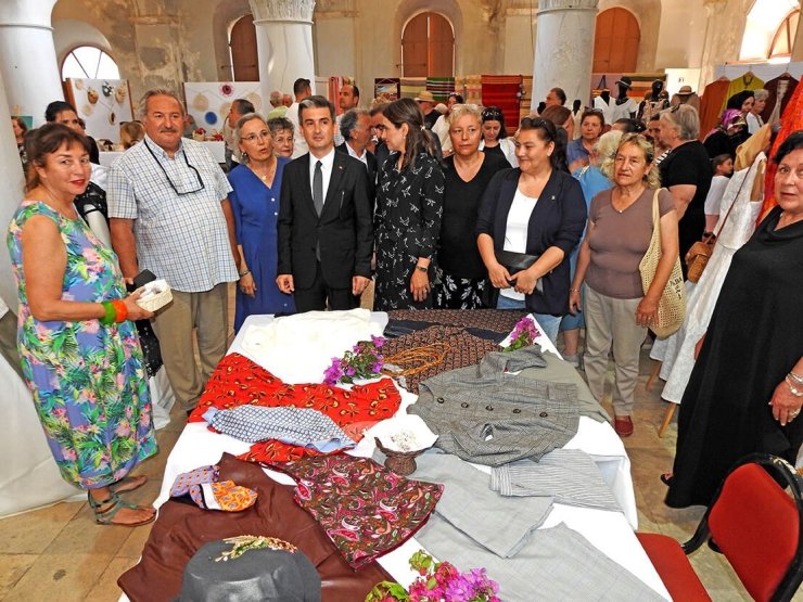 Çeşme Halk Eğitim Merkezi’nden yıl sonu sergisi