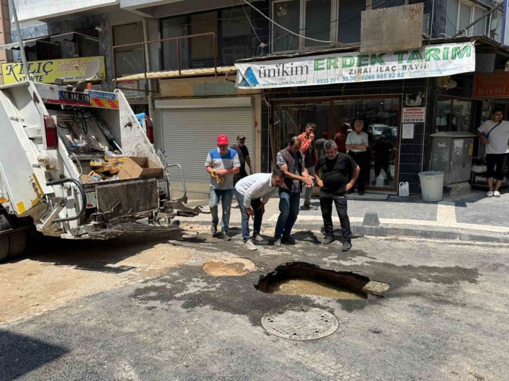 Erdek’te yeni yapılan yol çöktü