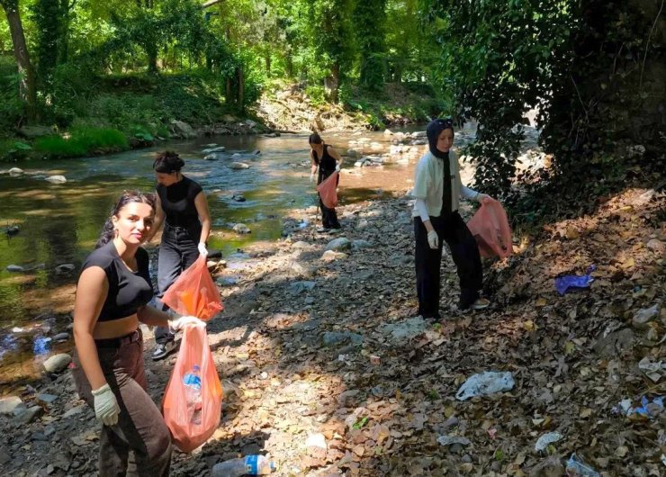 Çevre bilinci için doğa yürüyüşü düzenlediler