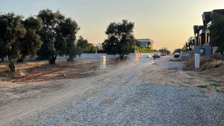 Efeler’de vatandaşlar isyan etti, Belediye Başkanı Yetişkin’e seslenen vatandaşlar ’yol’ istedi