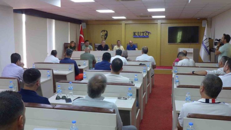 Kuşadası’nda seyahat acentaları ve esnaf temsilcileri bir araya geldi