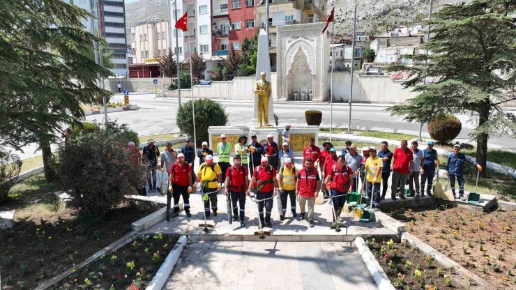 Kahramanmaraş Büyükşehir Belediyesinden, Elbistan’da temizlik seferberliği