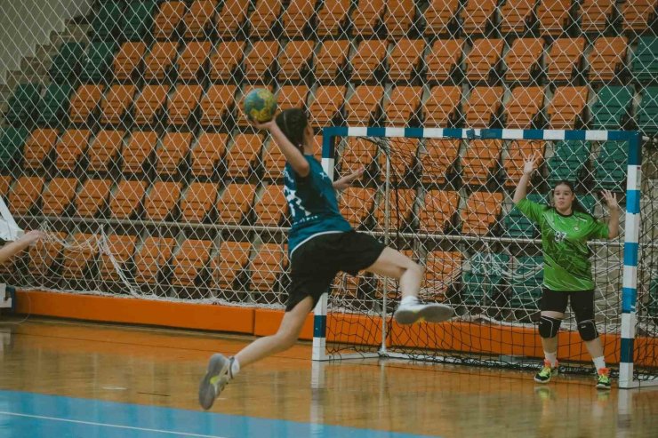 Minikler Hentbol Türkiye Şampiyonası Aydın’da başladı